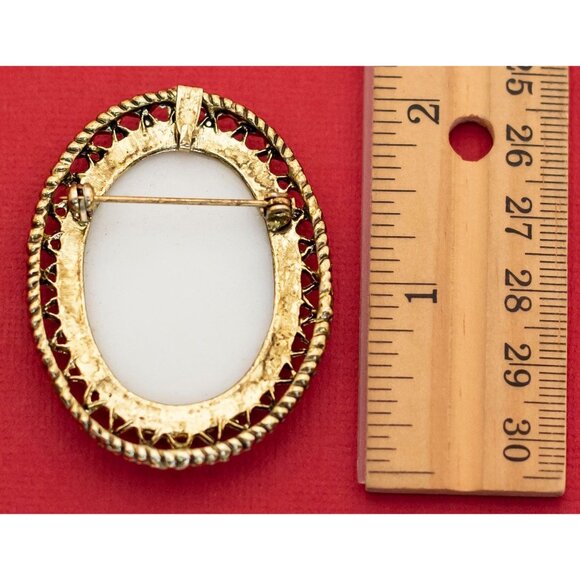 Vintage Classical Painting Brooch - F28 - Picture 2 of 2